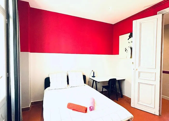 アパート Le Mistral-5 Bedrooms-balcony-air Conditioning-wifi ベジエ