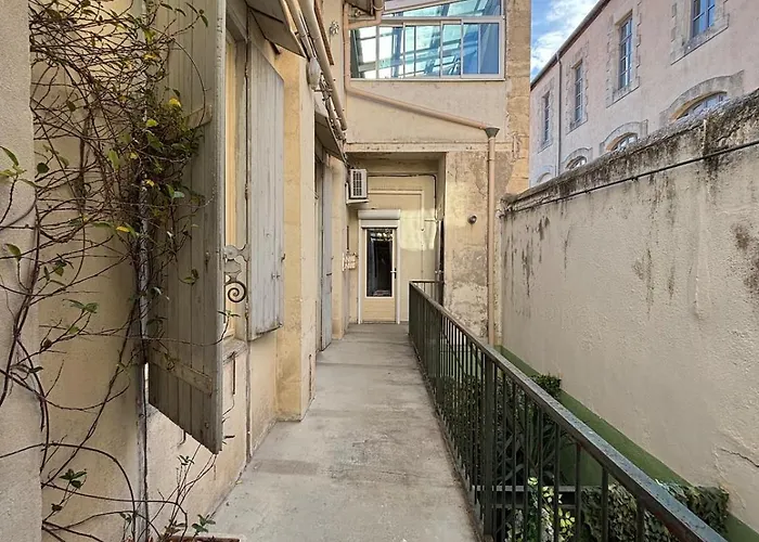 アパート Le Mistral-5 Bedrooms-balcony-air Conditioning-wifi ベジエ